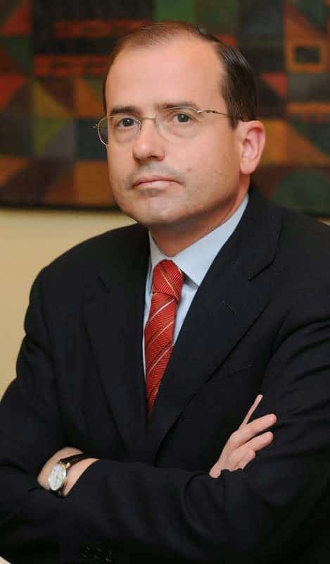 “EN EDUCACIÓN, NADIE DEBE CONSIDERARSE SUFICIENTEMENTE FORMADO”