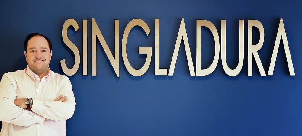 SINGLADURA: MAKING LEADERS