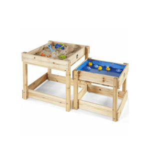 Mesa de madera de agua y arena