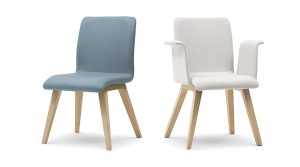 Silla confidente Wing patas de madera