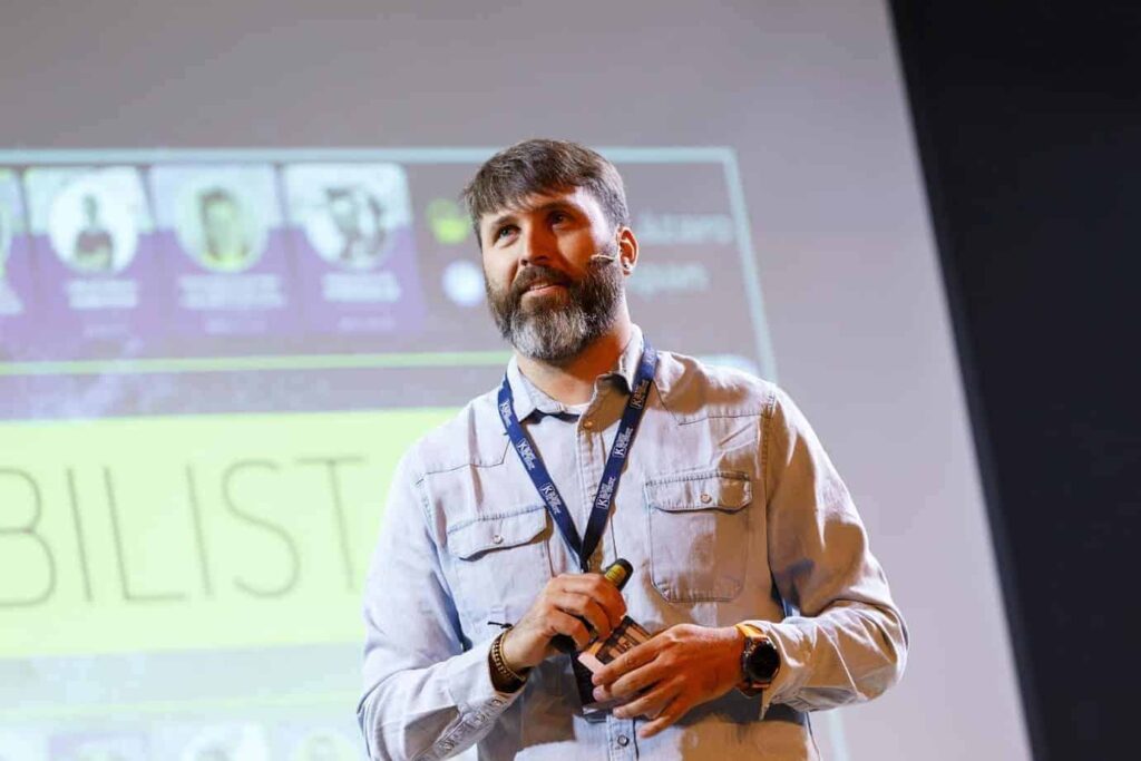 CAPTEMOS LA ATENCIÓN DEL ALUMNO MEDIANTE LA SORPRESA, EL HUMOR, LA COOPERACIÓN