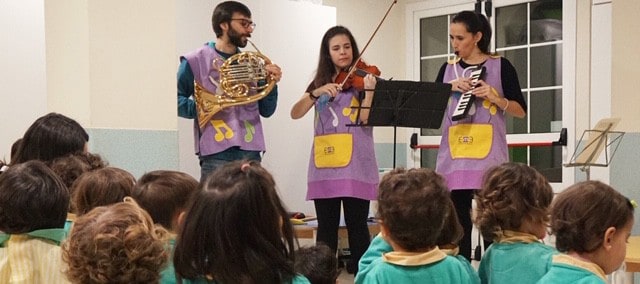 “LAS CORALES DE ALUMNOS –AL CANTAR EN GRUPO- AYUDAN A RESPETARNOS, A ESCUCHARNOS”