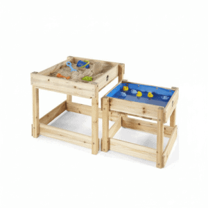 Mesa de madera de agua y arena